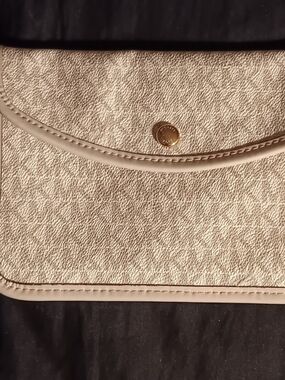 Michael Kors Beige & White Women's Wristlet Wallet Pouch with Gold Accent